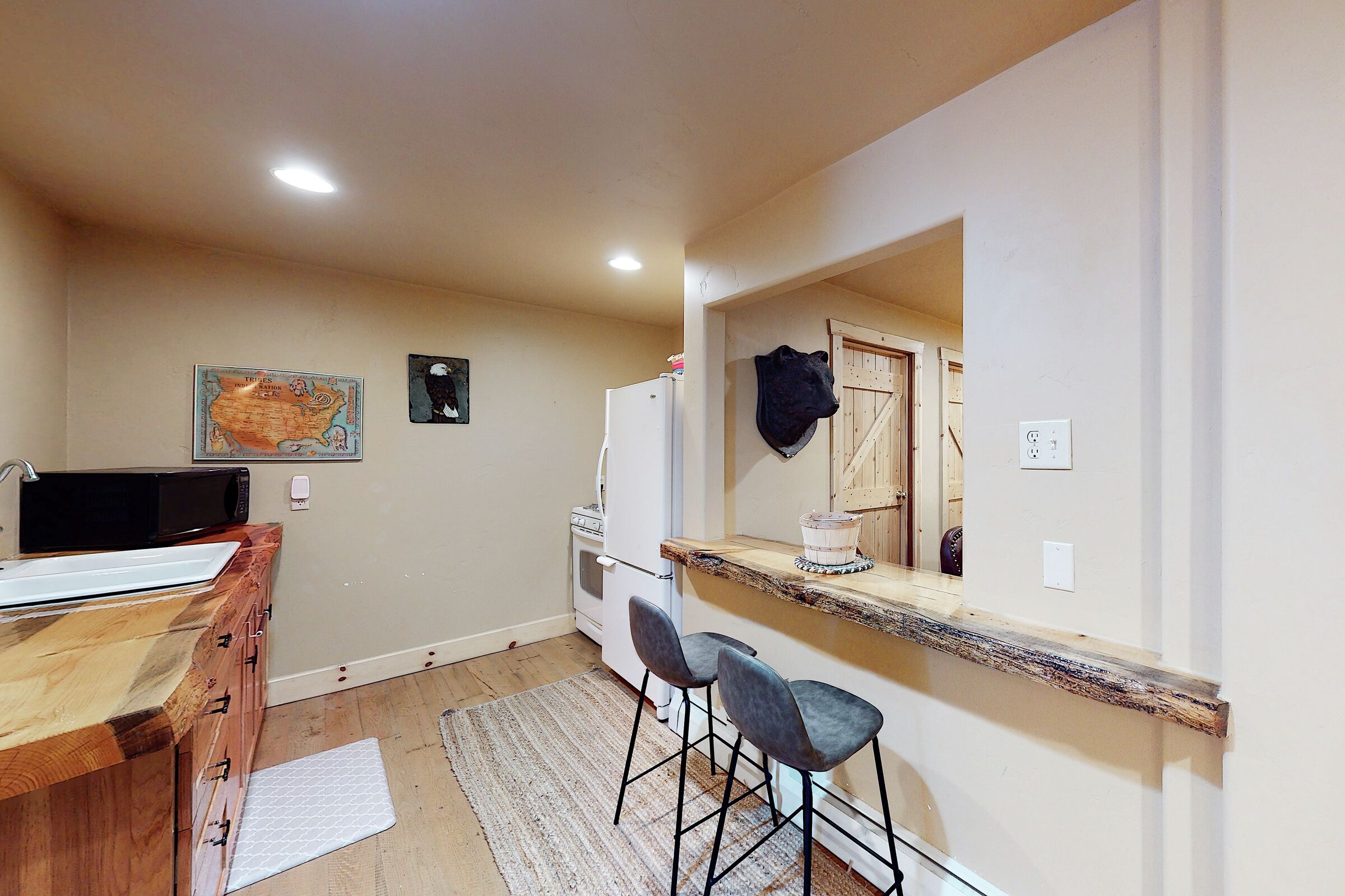 5 Bdrm + Loft HT - Second Kitchen