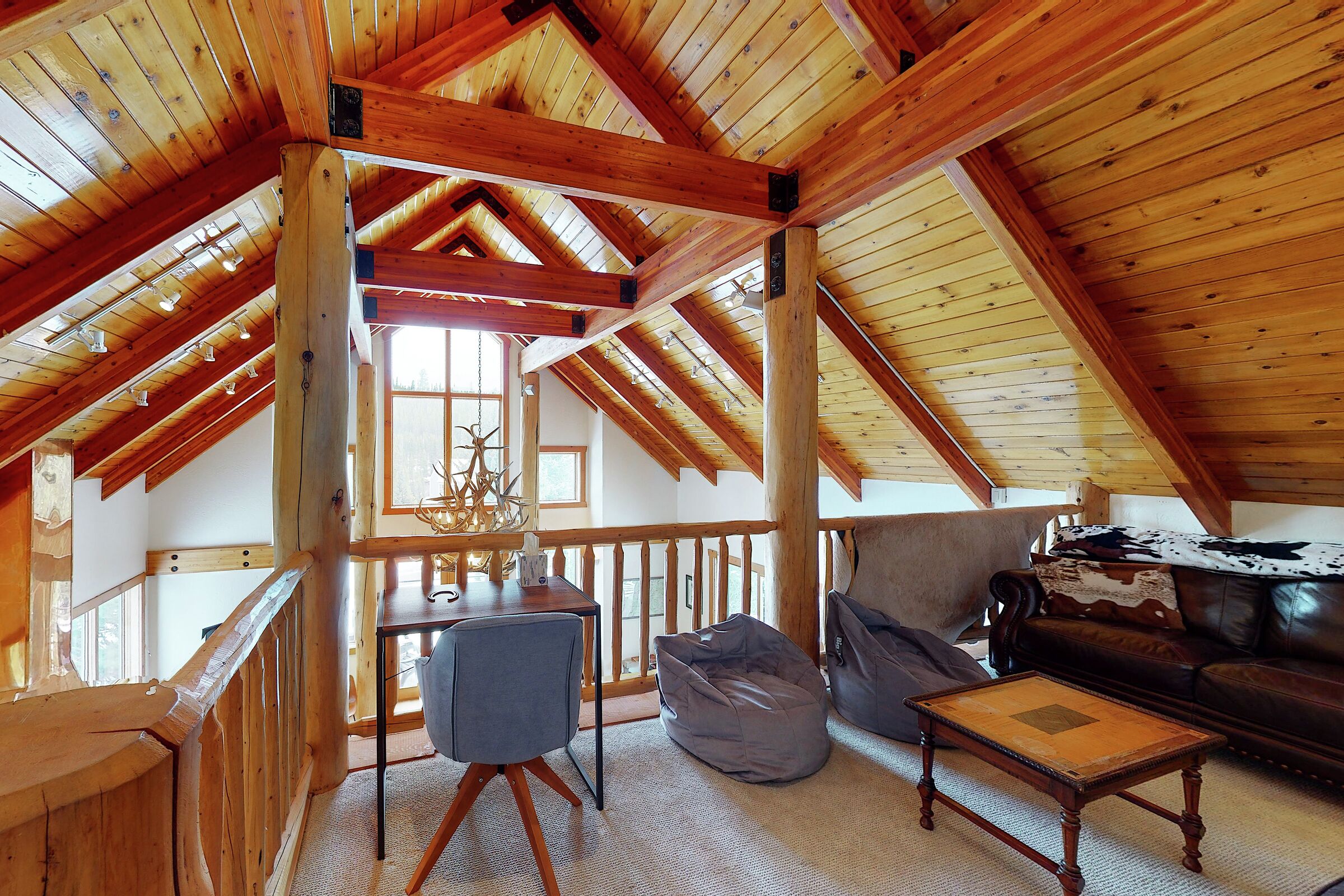 5 Bdrm + Loft HT - Loft
