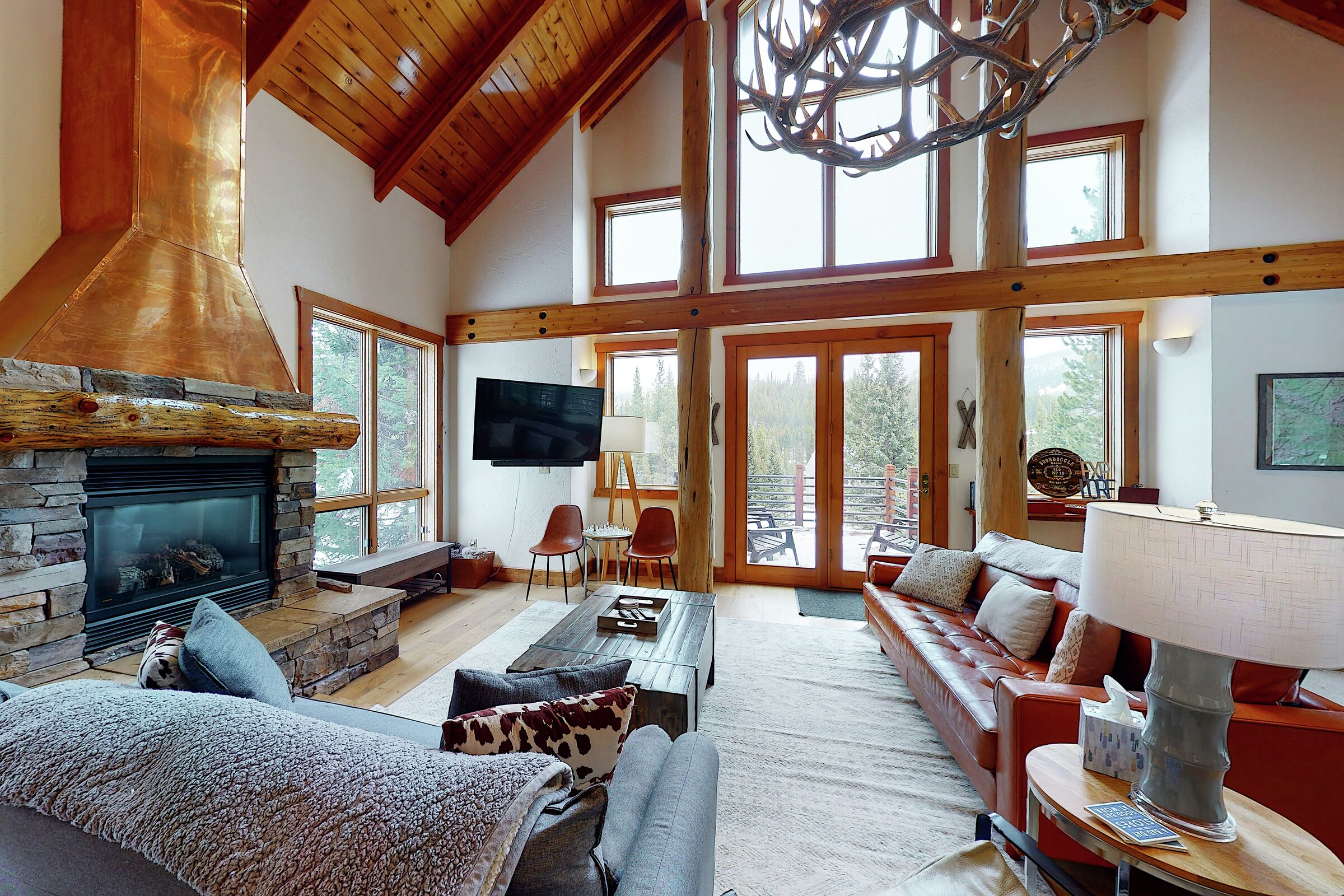 5 Bdrm + Loft HT - Living Room