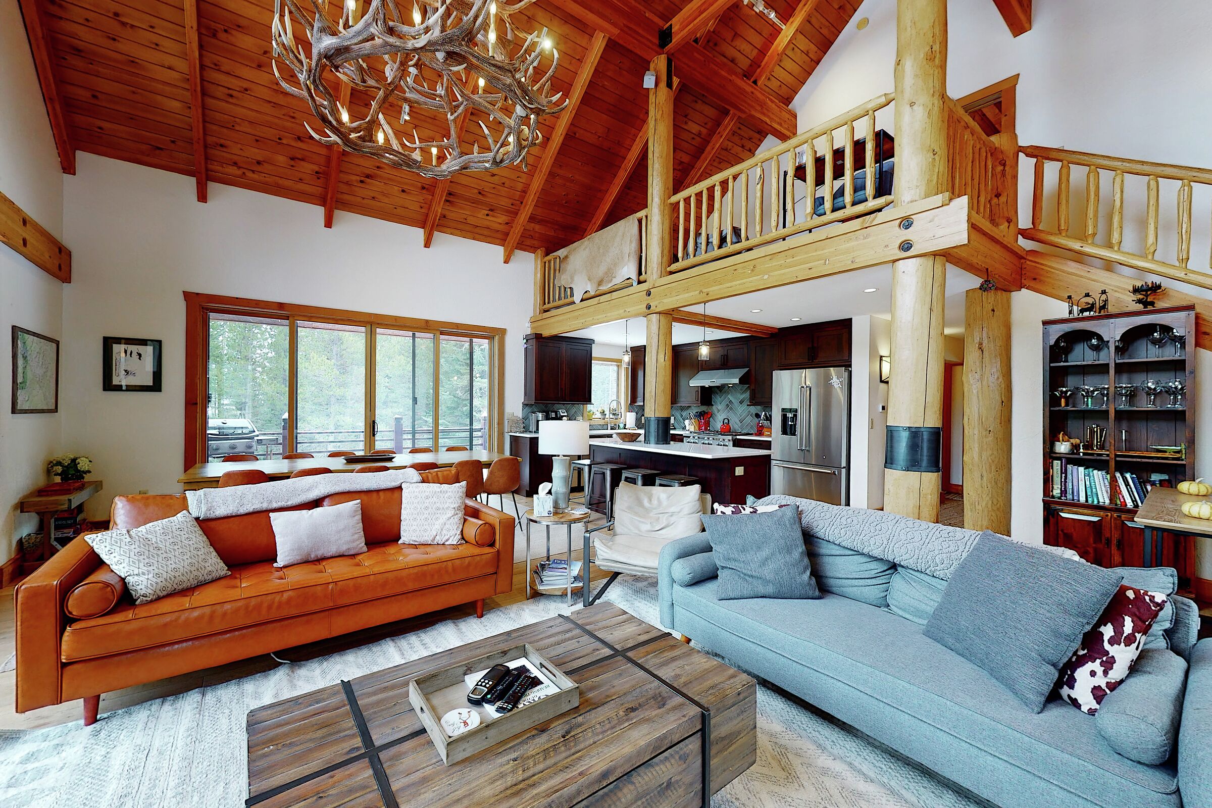 5 Bdrm + Loft HT - Living Room