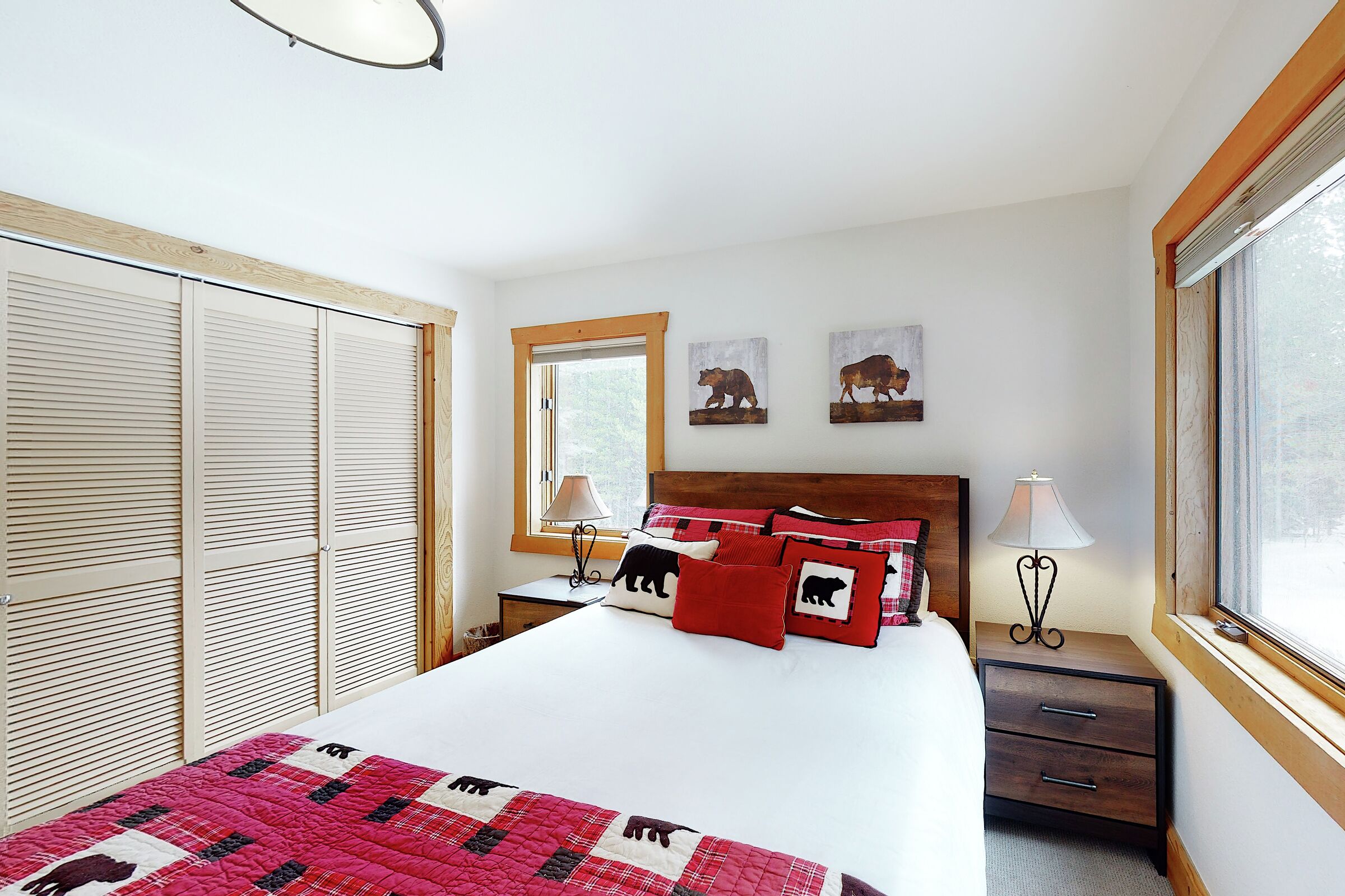 5 Bdrm + Loft HT - Bedroom