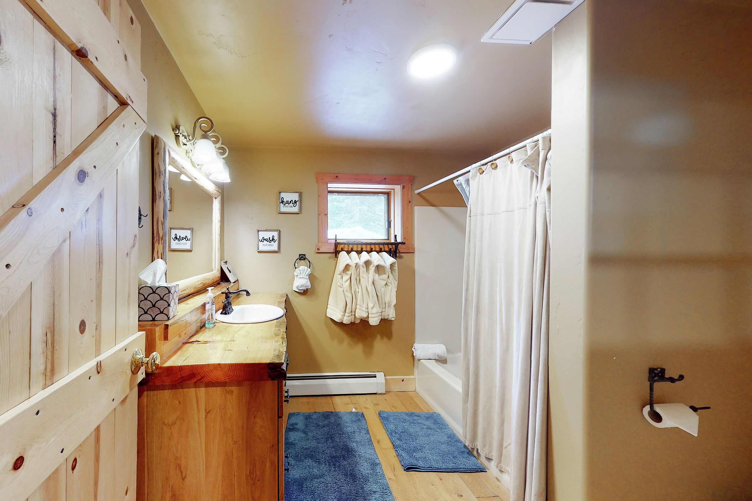 5 Bdrm + Loft HT - Bathroom