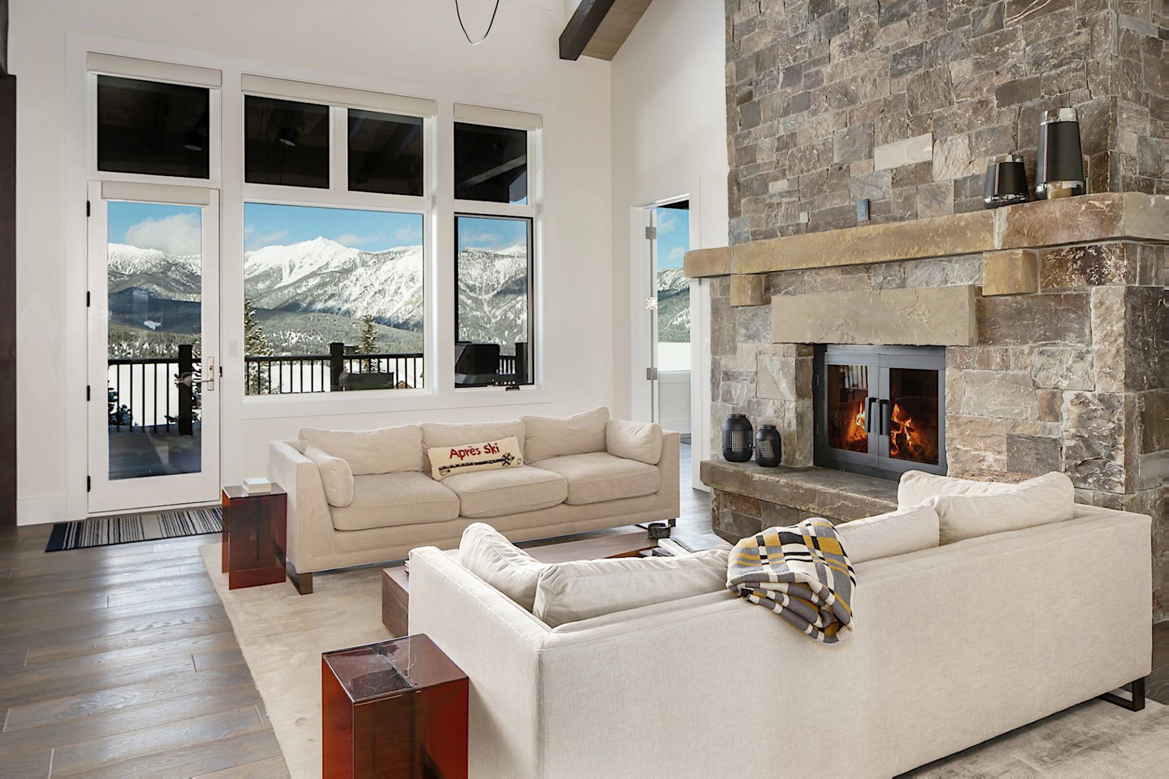 #8C - Living Room