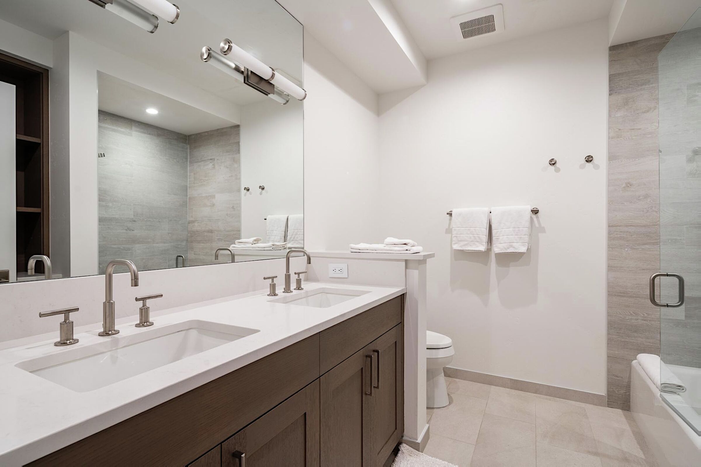 #8C - Ensuite Bathroom