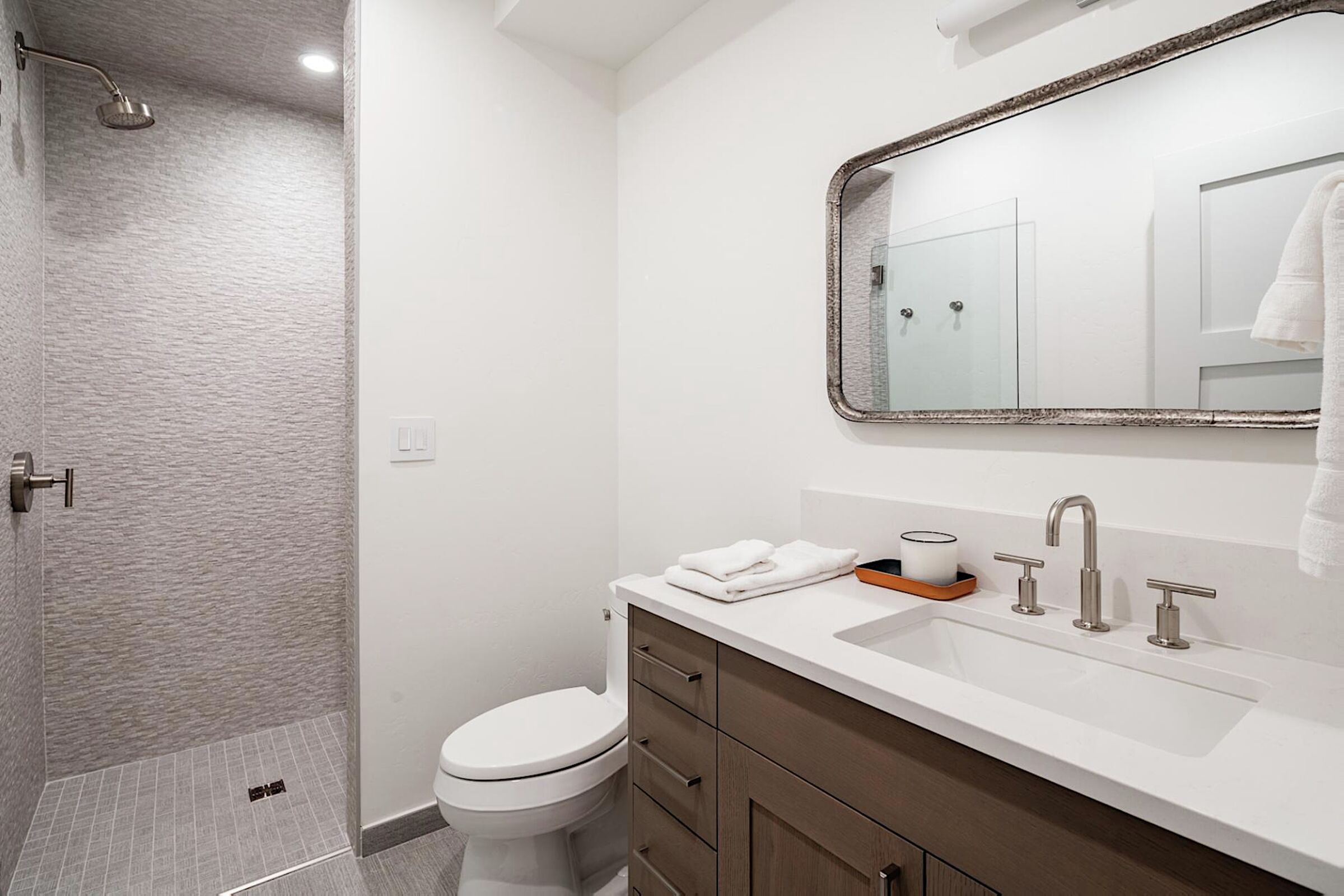 #8C - Bathroom