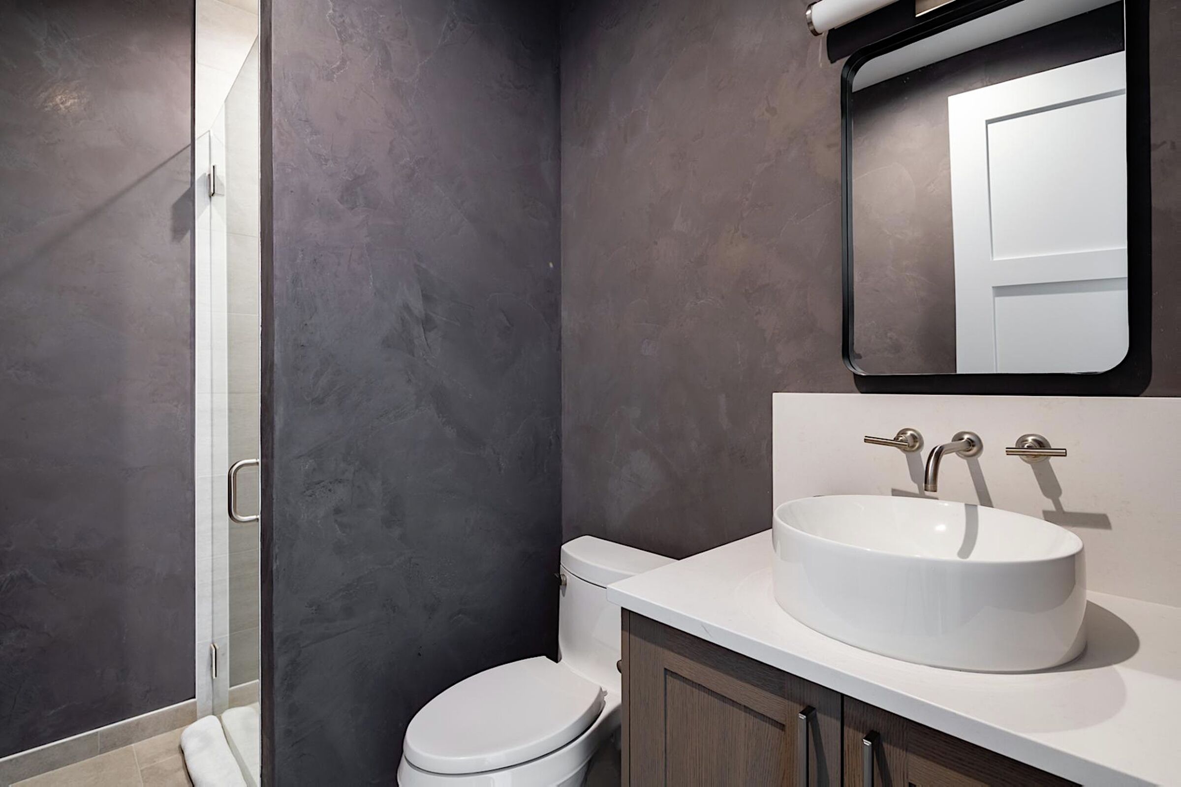 #8C - Bathroom