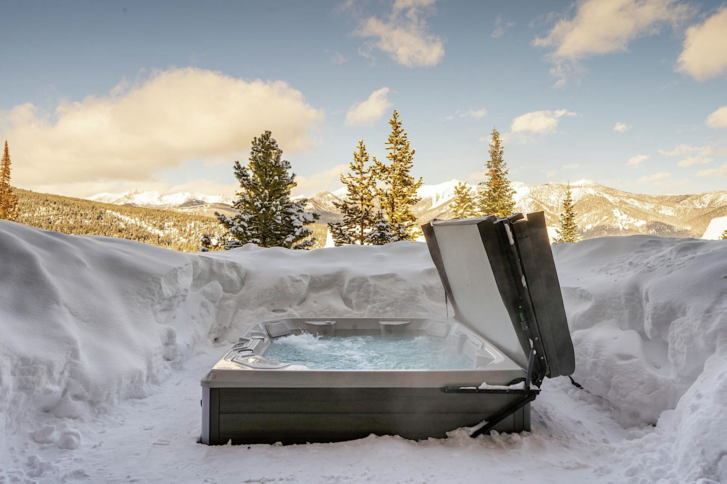 #8C - Outdoor Hot Tub