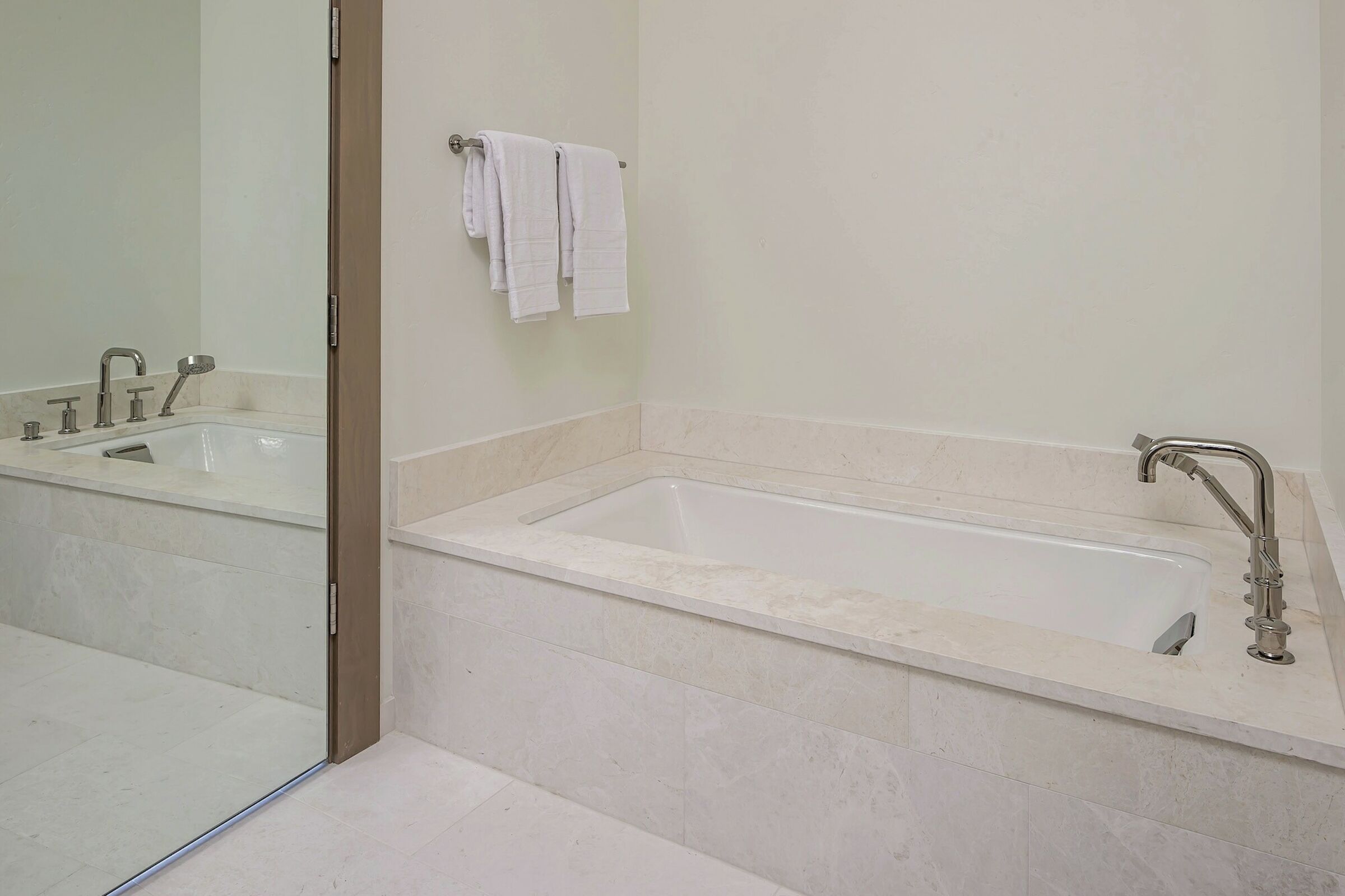 #14A - Master Ensuite Bathroom