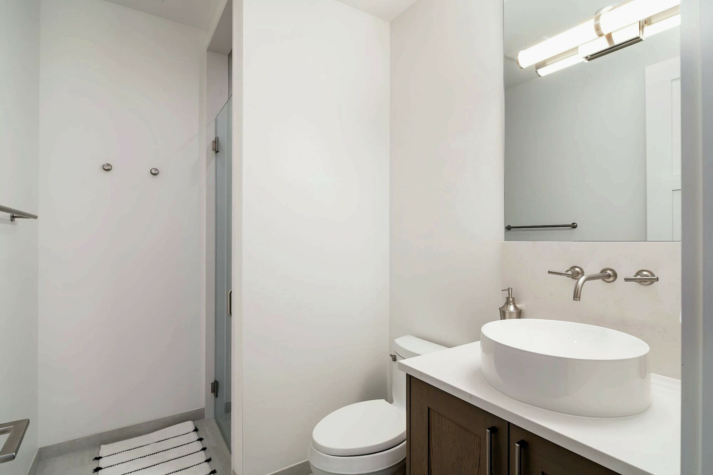 #6C - Bathroom
