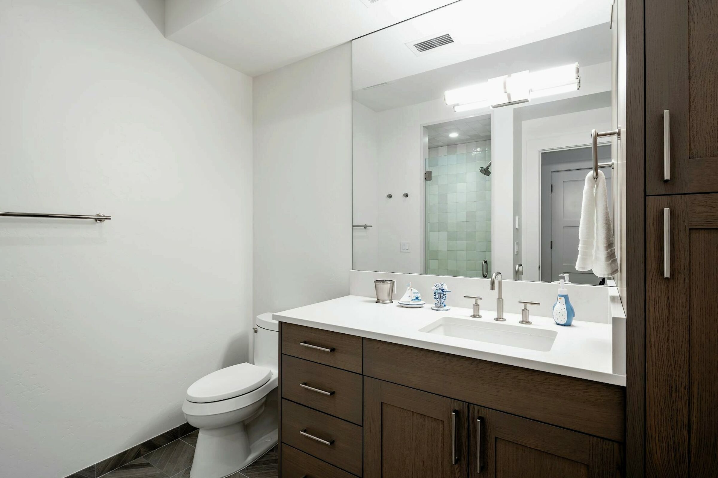 #6C - Bathroom