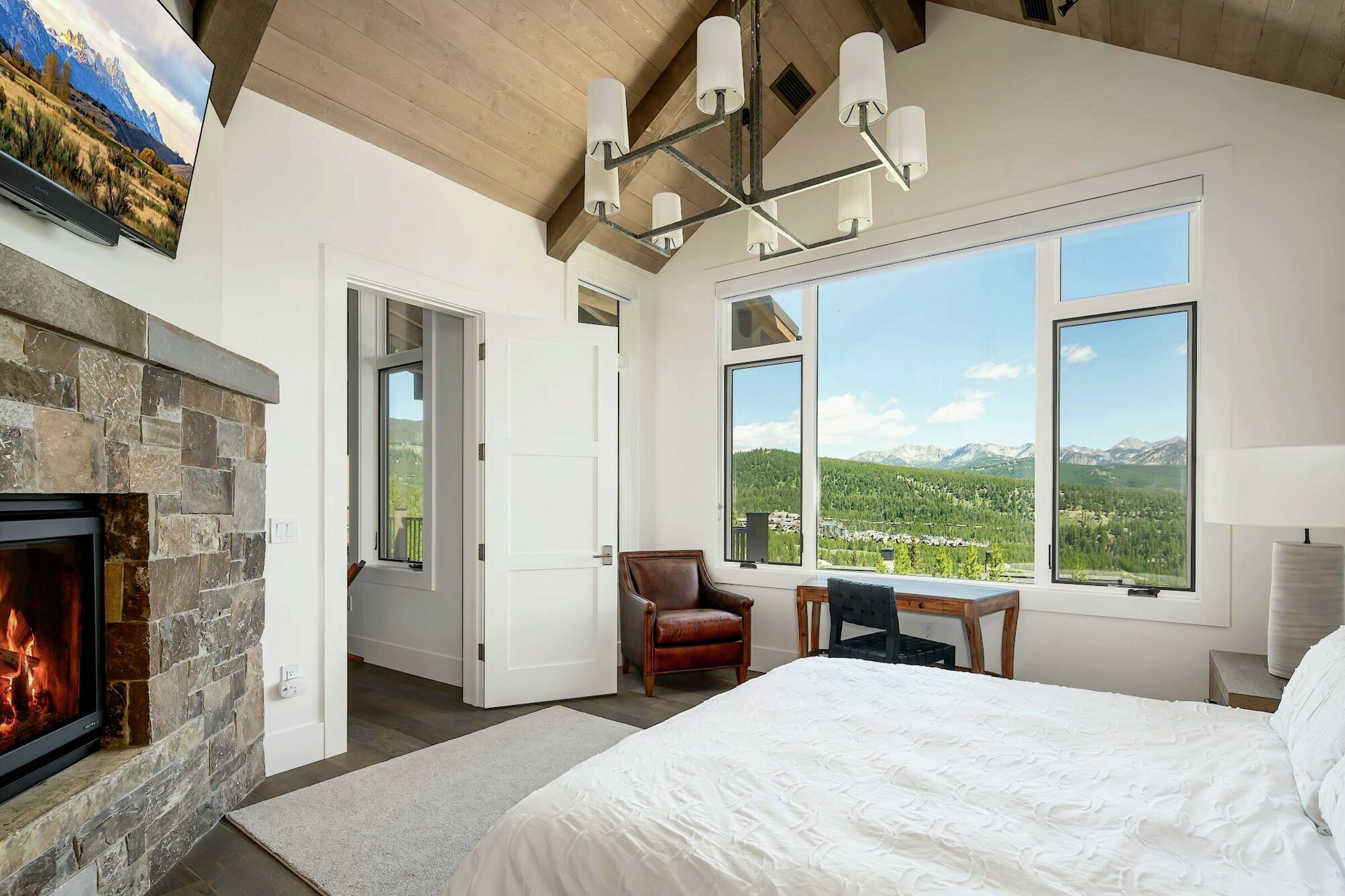 #6C - Master Bedroom