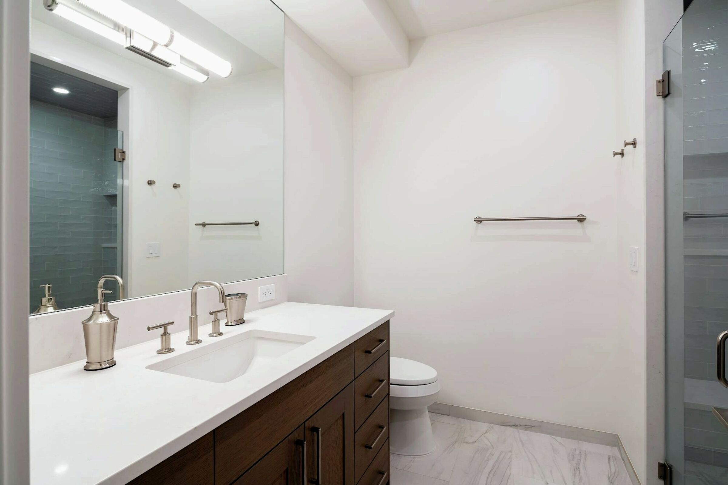 #6C - Bathroom