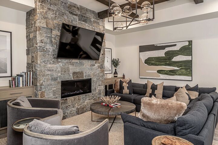 #4C - Family Room