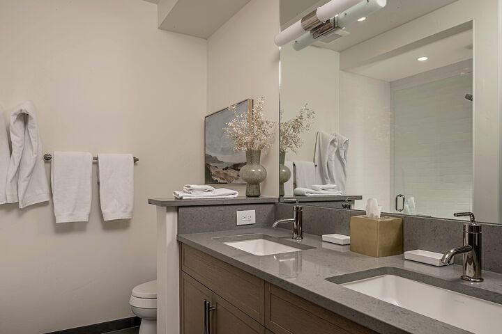 #4C - Bathroom