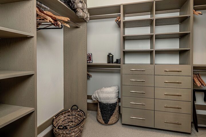 #4C - Master Walk-in Closet
