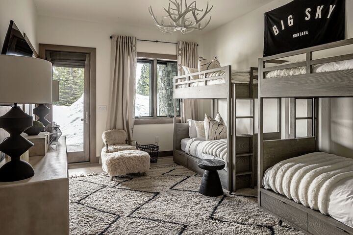 #4C - Bedroom