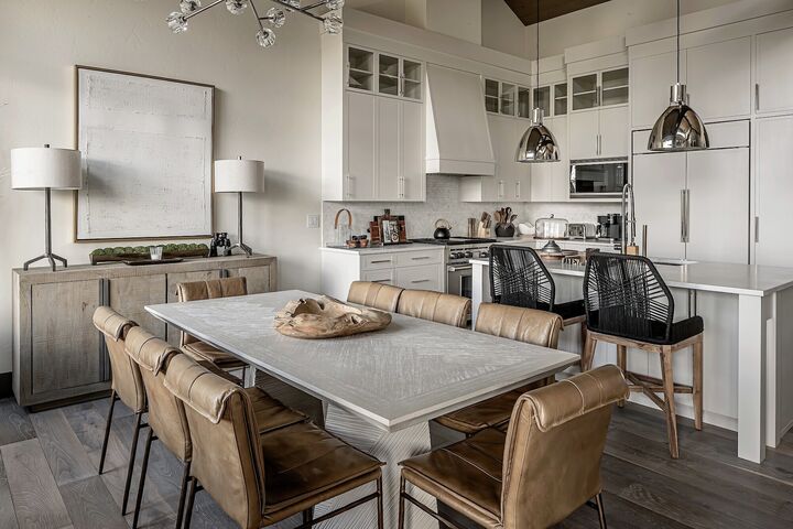 #4C - Dining Area & Kitchen