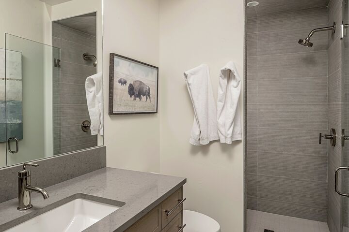 #4C - Bathroom
