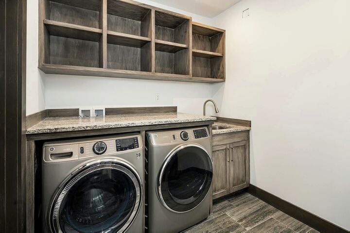 4 Bdrm 6 Bath HT - Laundry Room