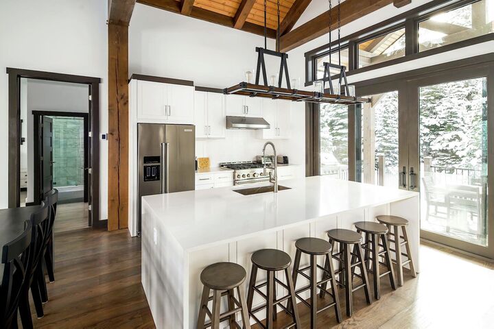 4 Bdrm 6 Bath HT - Kitchen