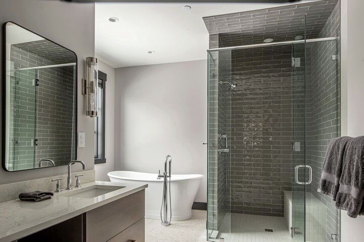 5 Bdrm 5 Bath HT - Master Ensuite Bathroom