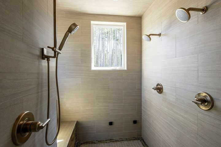 4 Bdrm 4.5 Bath HT - Master Ensuite Bathroom