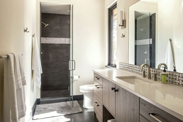 4 Bdrm 4.5 Bath HT - Ensuite Bathroom