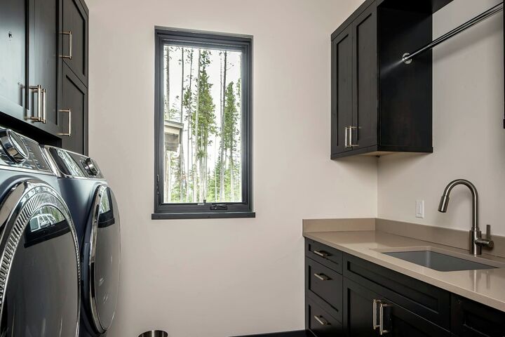 4 Bdrm 4.5 Bath HT - Laundry Room