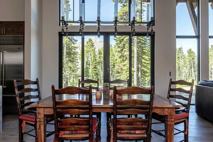 4 Bdrm 4.5 Bath HT - Dining Area