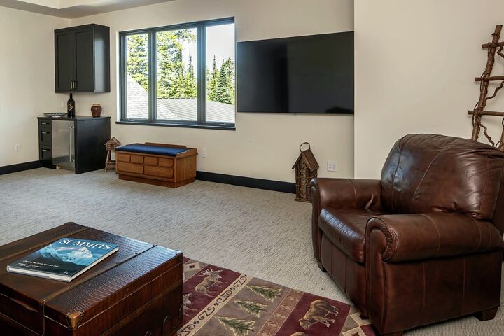 4 Bdrm 4.5 Bath HT - Den