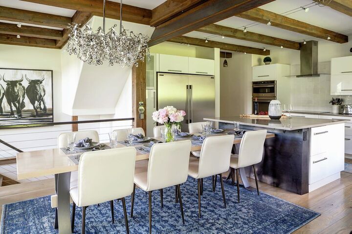 Dining Area & Kitchen