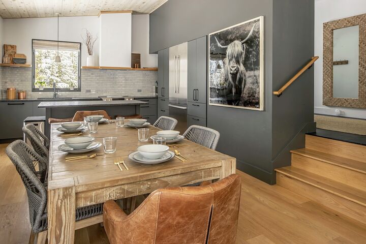 Dining Area & Kitchen