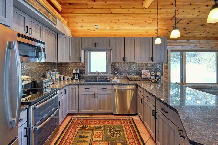 5 Bdrm 3 Bath HT - Kitchen