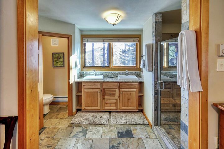 4 Bdrm 4.5 Bath HT - Ensuite Bathroom