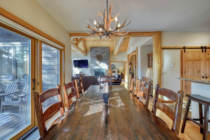 4 Bdrm 4.5 Bath HT - Dining Area