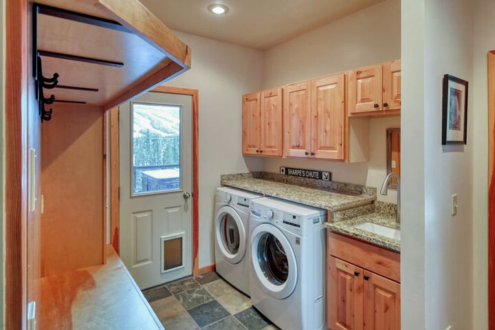 4 Bdrm 4.5 Bath HT - Laundry Room