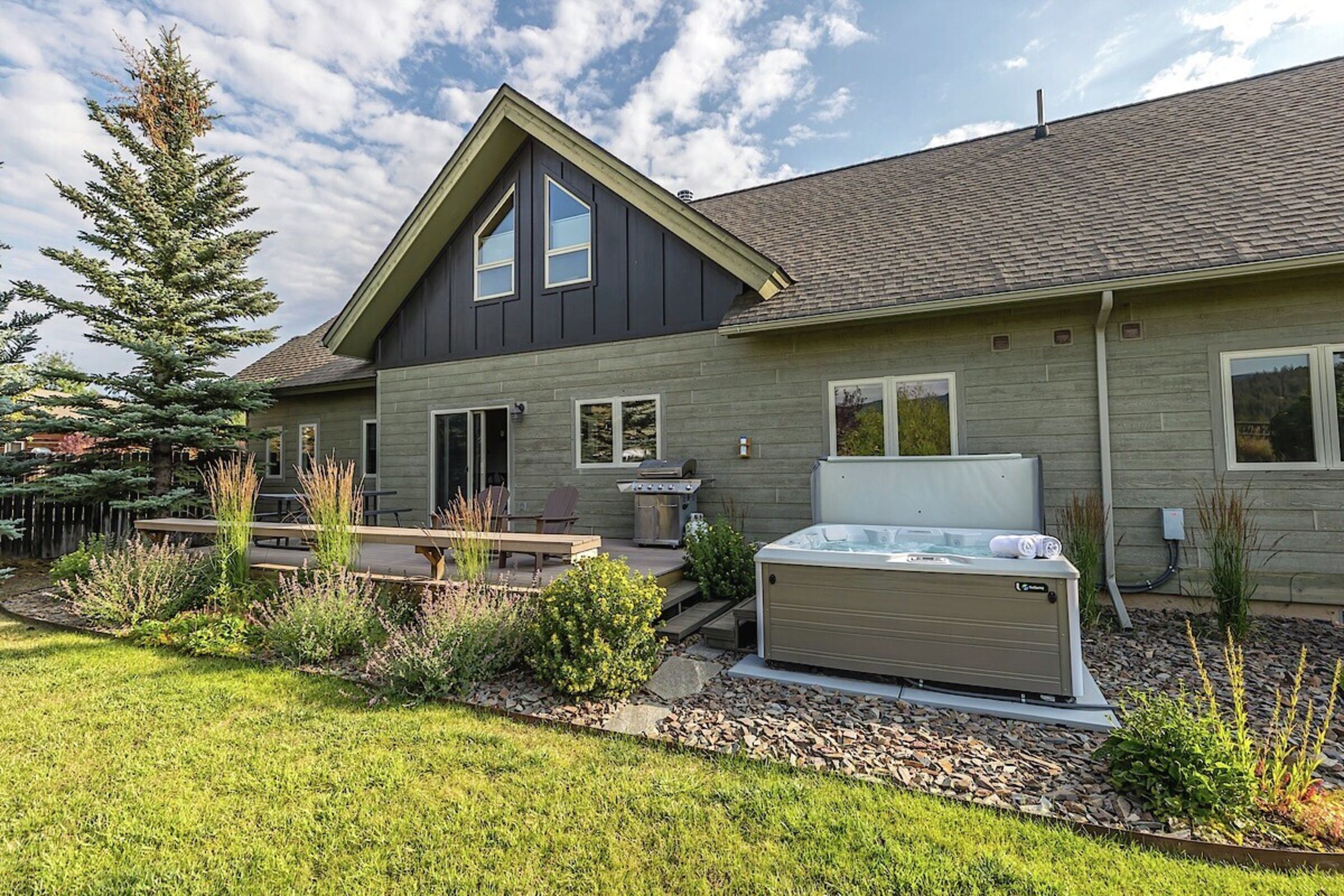 Southfork Retreat Exterior - Summer