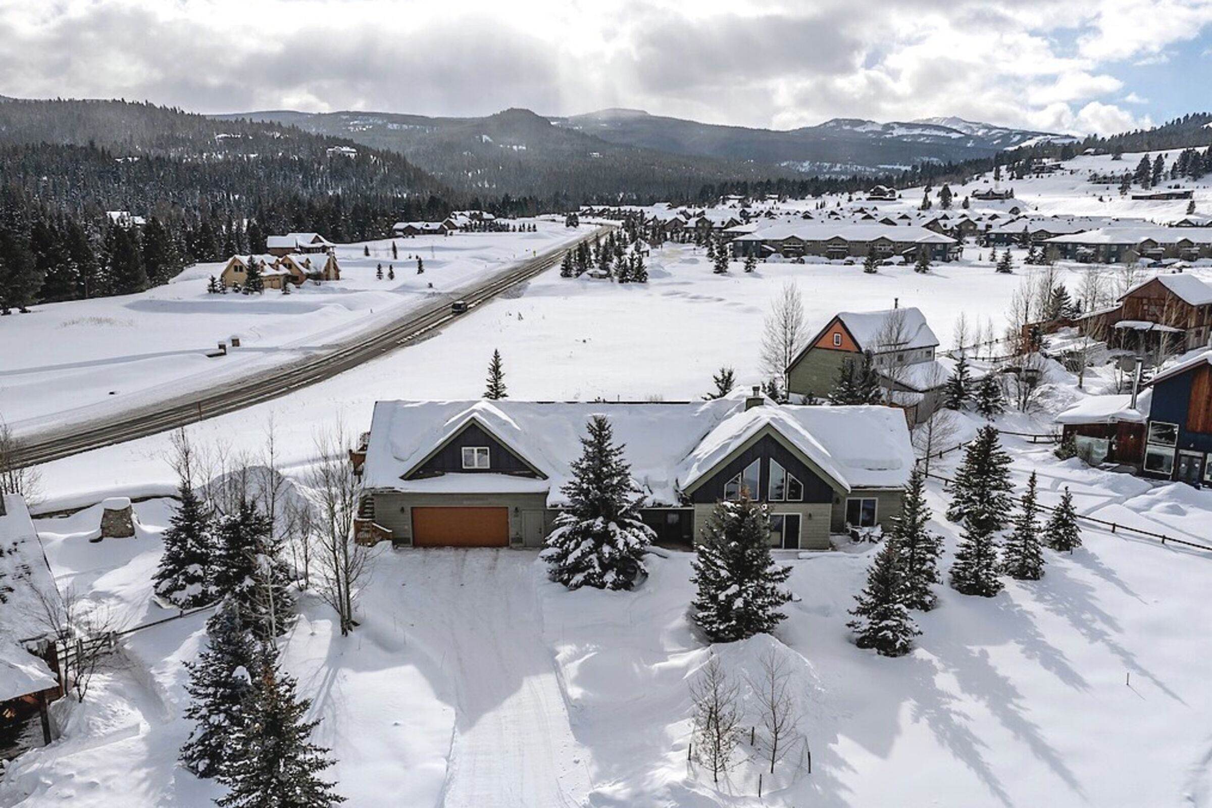 Southfork Retreat Exterior - Winter