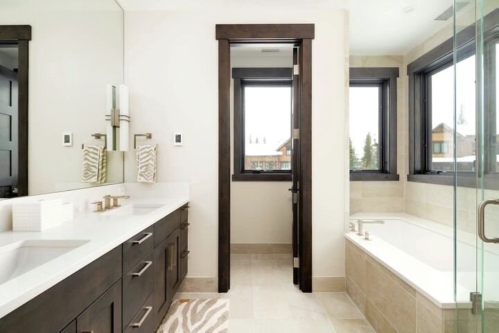 4 Bdrm 4.5 Bath HT - Master Ensuite Bathroom