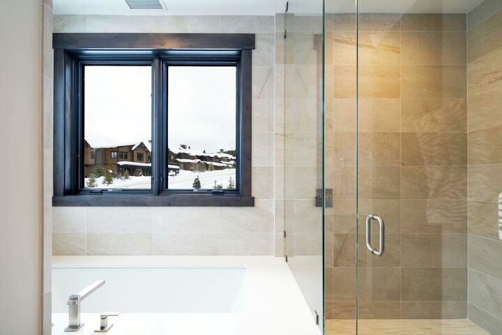 4 Bdrm 4.5 Bath HT - Master Ensuite Bathroom