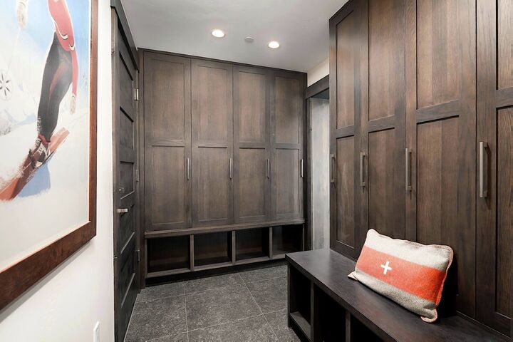 4 Bdrm 4.5 Bath HT - Ski Storage