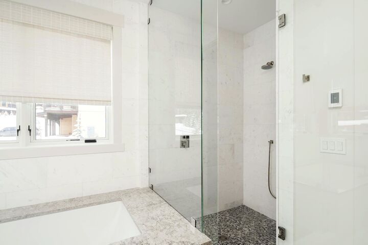 4 Bdrm 4.5 Bath HT - Master Ensuite Bathroom