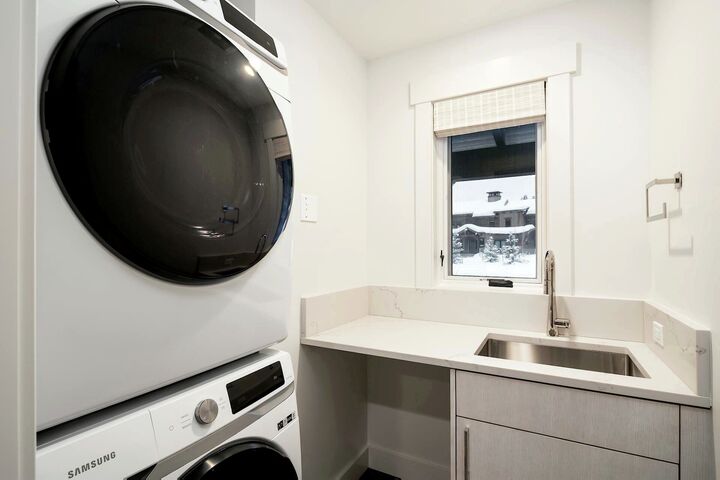 4 Bdrm 4.5 Bath HT - Laundry Room
