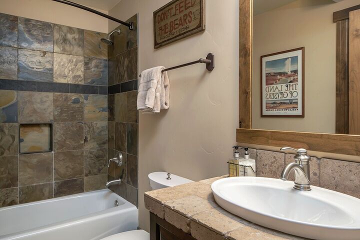 5 Bdrm 7.5 Bath HT - Bathroom