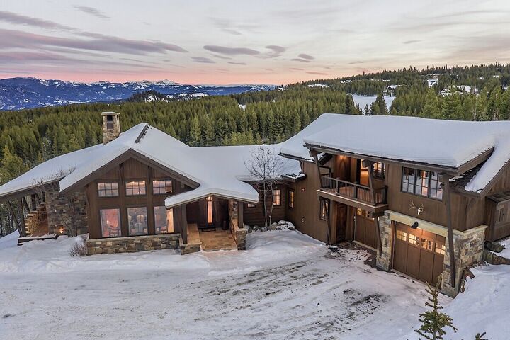 The Last Best Chalet Exterior - Winter