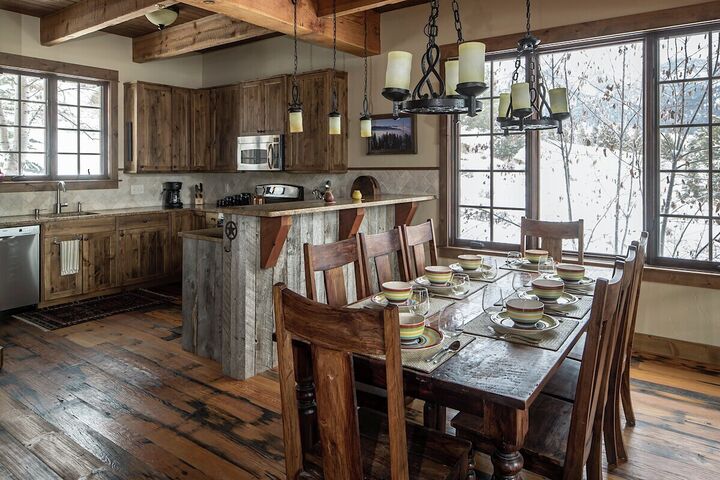 3 Bdrm 4 Bath HT - Dining Area & Kitchen