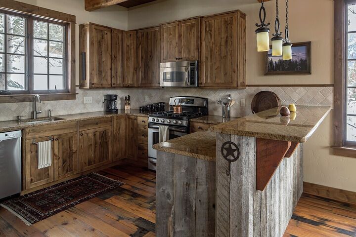 3 Bdrm 4 Bath HT - Kitchen