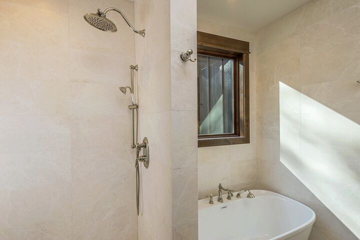 4 Bdrm 4.5 Bath - Master Ensuite Bathroom