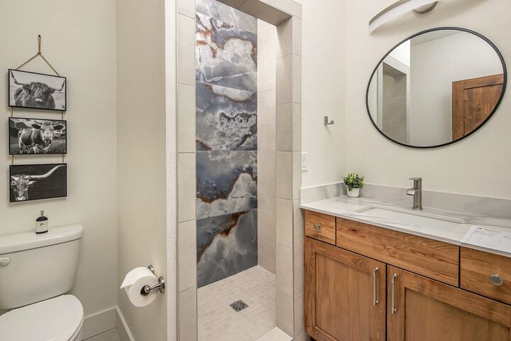 4 Bdrm 4.5 Bath HT - Ensuite Bathroom