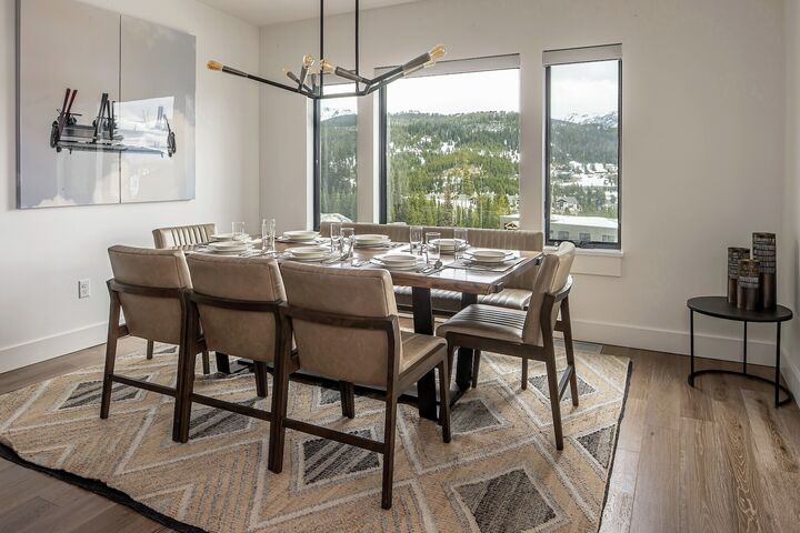 5 Slalom #301 - Dining Area